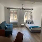 La Petite De Estrasburgo