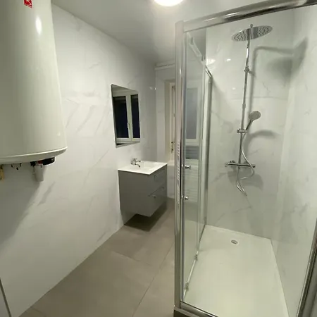 אורחן La Petite De