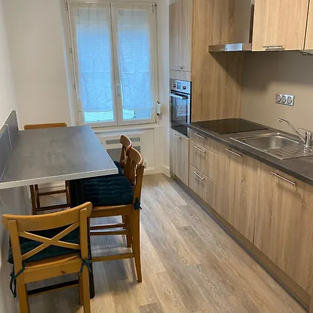 אורחן La Petite De