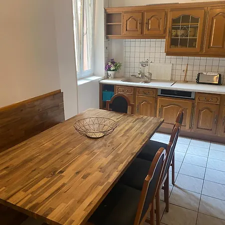 La Petite De * שטרסבורג