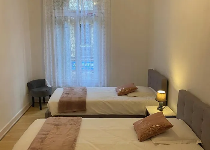 La Petite De * Straatsburg